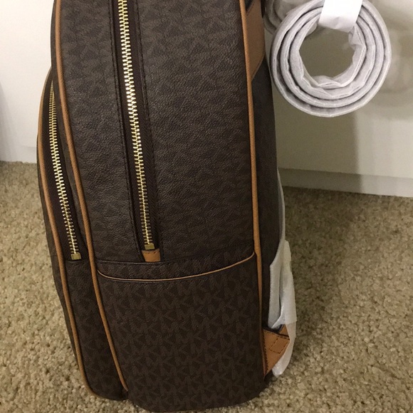 Nwt Michael Kors backpack signature style - Picture 3 of 8